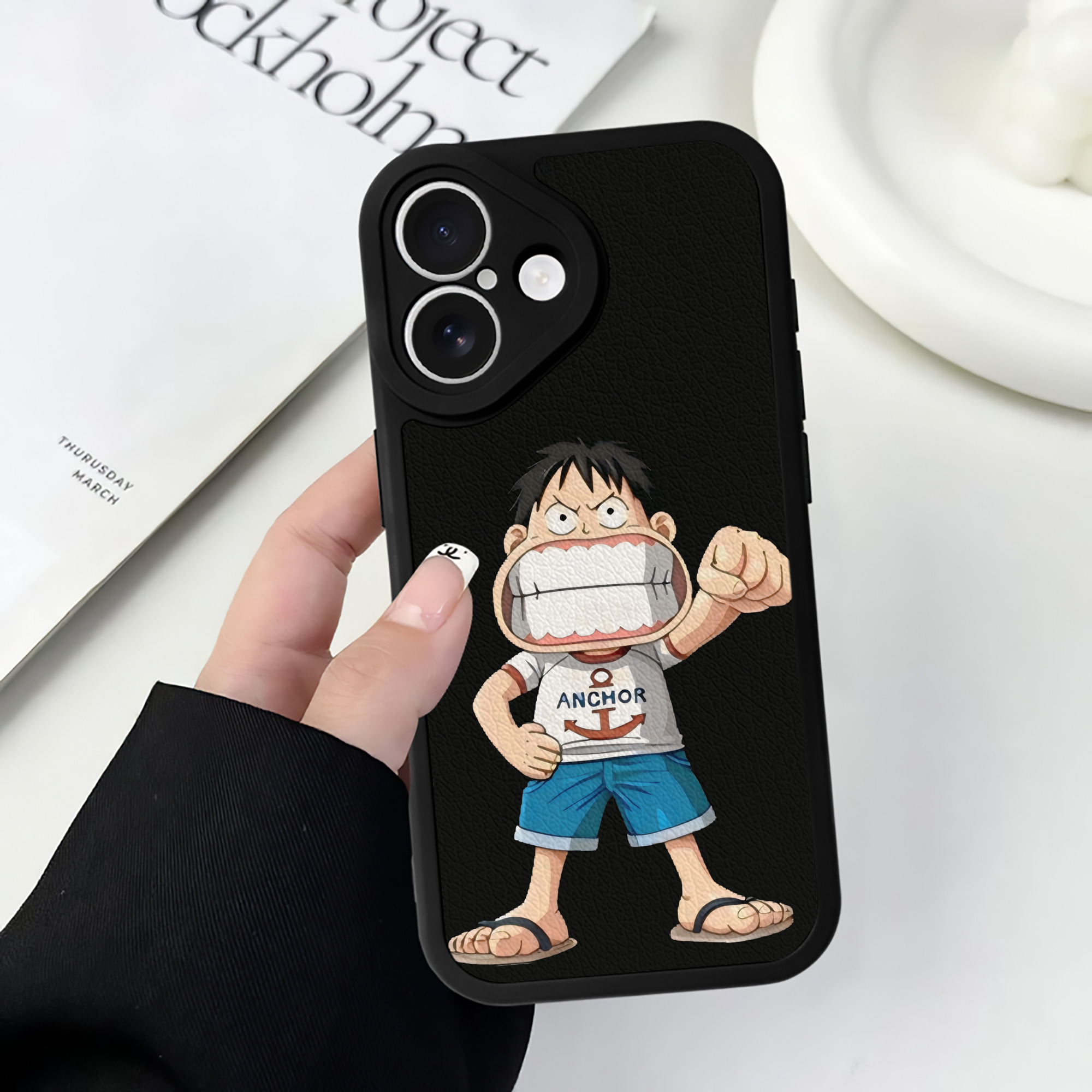 （画像用） ワンピース モンキー・D・ルフィ ONE PIECE Monkey D. Luffy 【iPhone 16シリーズ対応】シリコンスマホケース（レザー調） 材質：シリコン